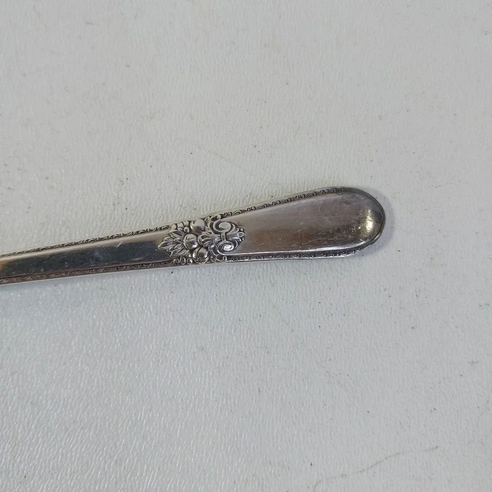 Adoration by 1847 Rogers Bros.‎ IS 1930 Butter Knife Silverware flatware